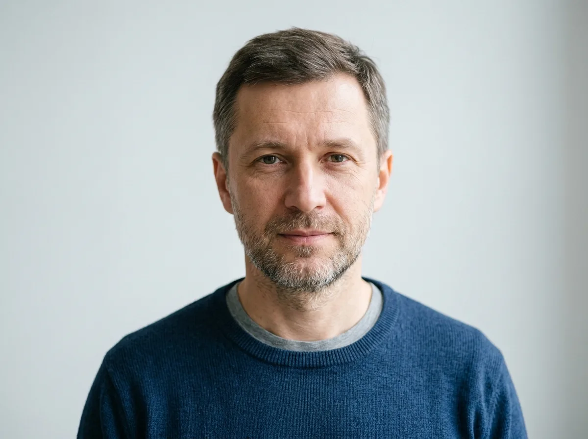 Аватар Сергея, мужчина 46 лет, нейтральный портрет, светлый фон